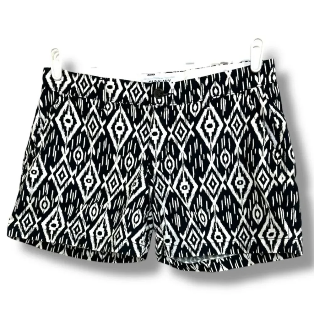 Old Navy Geometric Print Shorts Black White Ikat Womens Size 6 Tribal Boho